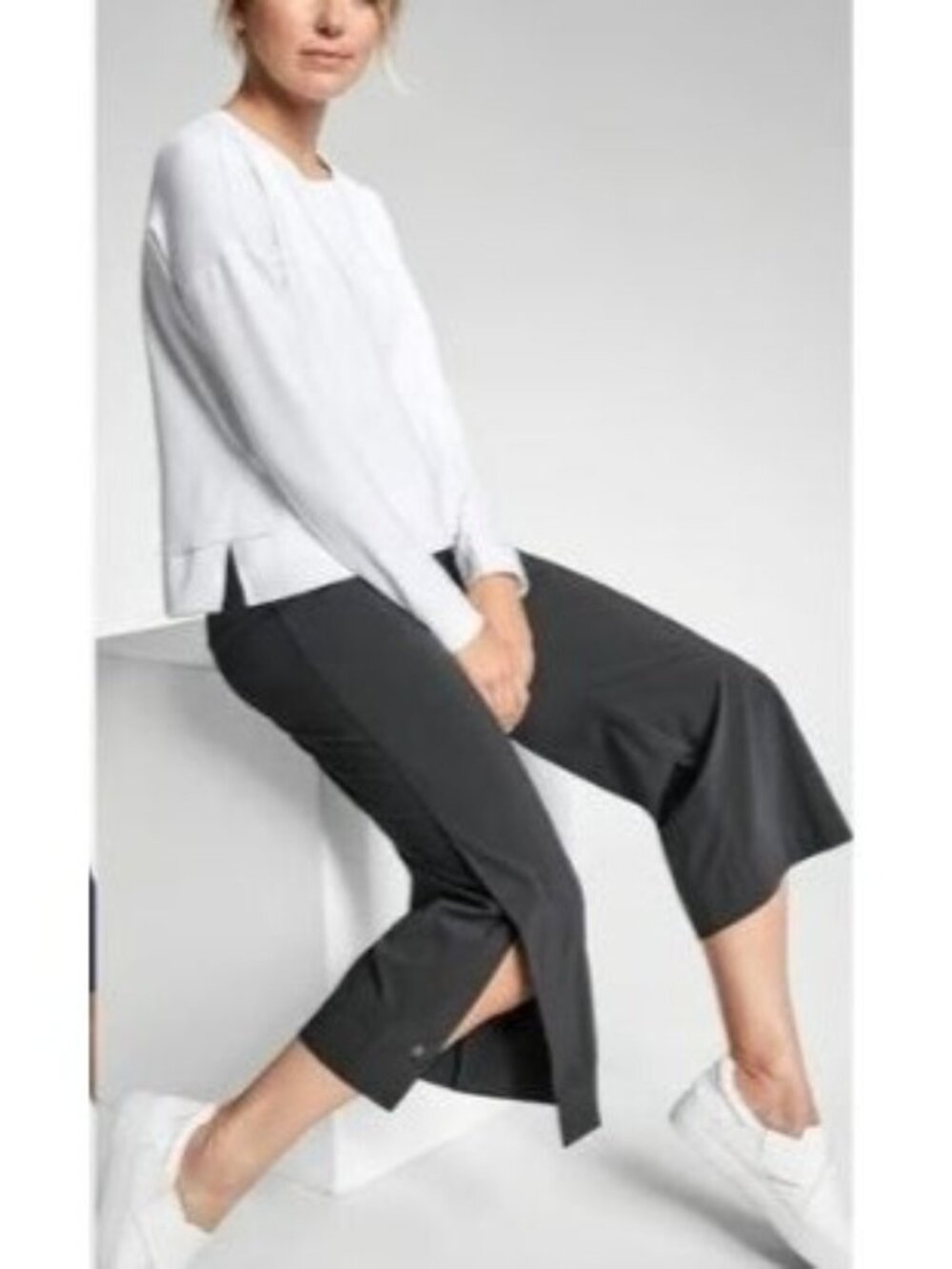 Athleta Womens High-Rise Black Wide-Leg Cropped Pants 4 Durable Fabric (LL599)